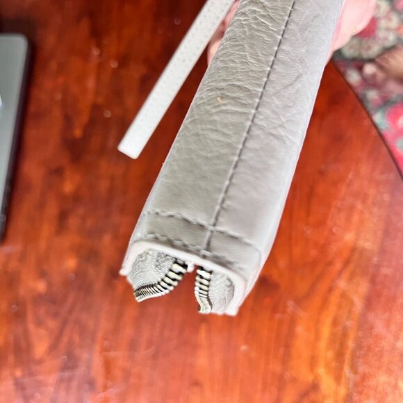 Fossil Gray Leather Zippered Wallet With Wristlet Strap - Picture 7 of 8